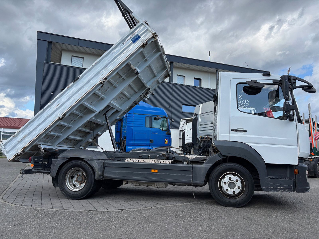 Mercedes-Benz 821 Meiller Kipper/Klima/Tempomat/Spur/Blatt - Caminhão basculante: foto 4 Mercedes-Benz 821 Meiller Kipper/Klima/Tempomat/Spur/Blatt - Caminhão basculante: foto 4