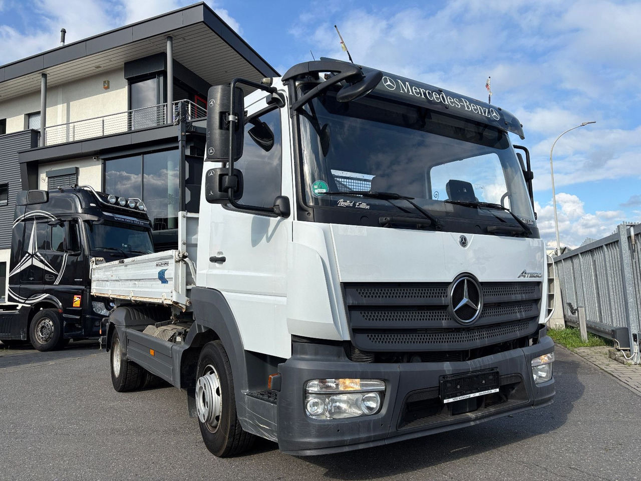 Mercedes-Benz 821 Meiller Kipper/Klima/Tempomat/Spur/Blatt - Caminhão basculante: foto 2 Mercedes-Benz 821 Meiller Kipper/Klima/Tempomat/Spur/Blatt - Caminhão basculante: foto 2