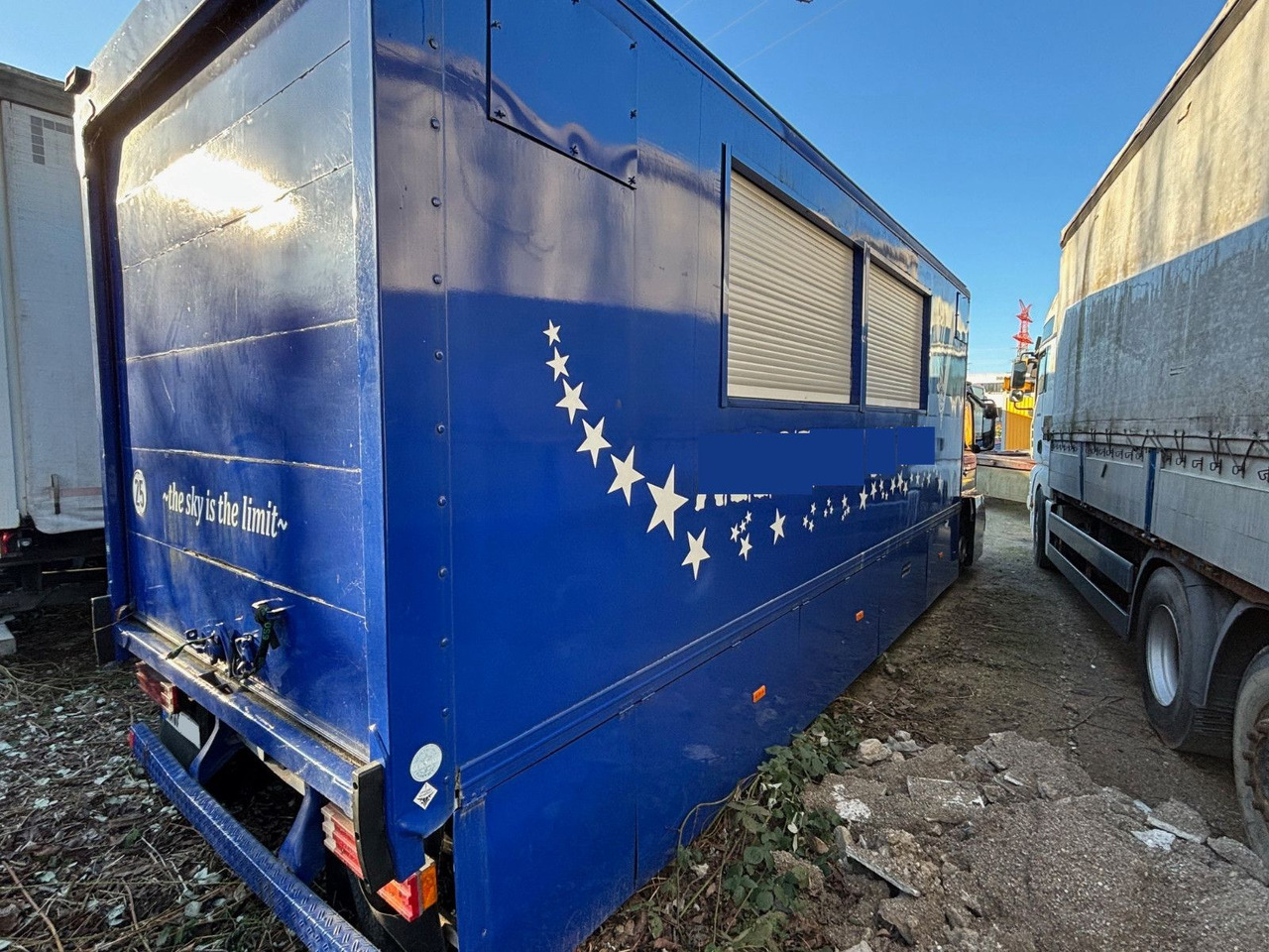 Mercedes-Benz Atego 815 817 818/Partywagen/Tour Lkw Mercedes-Benz Atego 815 817 818/Partywagen/Tour Lkw - Carrinha de contentor: foto 1 Mercedes-Benz Atego 815 817 818/Partywagen/Tour Lkw Mercedes-Benz Atego 815 817 818/Partywagen/Tour Lkw - Carrinha de contentor: foto 1