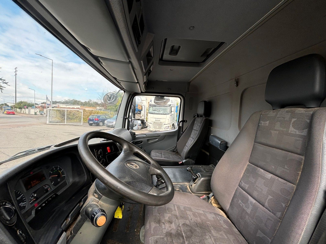 Carrinha de contentor Mercedes-Benz Atego 818 Kurze Radstand Blattfederung: foto 11