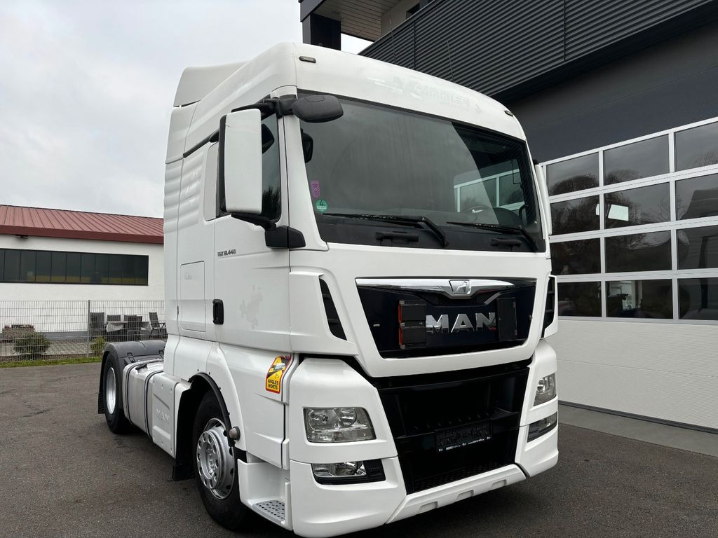 MAN TGX 18.440 480 Retarder/NAVI/2 Tanks/Standheiz MAN TGX 18.440 480 Retarder/NAVI/2 Tanks/Standheiz - Tractor: foto 5 MAN TGX 18.440 480 Retarder/NAVI/2 Tanks/Standheiz MAN TGX 18.440 480 Retarder/NAVI/2 Tanks/Standheiz - Tractor: foto 5