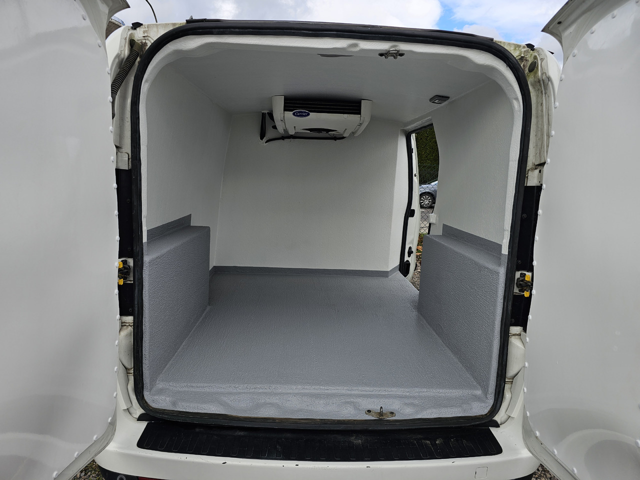 OPEL COMBO MAXI LONG CHLODNIA MROZNIA CARRIER KLIMA EURO6 - Carrinha frigorífica: foto 2 OPEL COMBO MAXI LONG CHLODNIA MROZNIA CARRIER KLIMA EURO6 - Carrinha frigorífica: foto 2