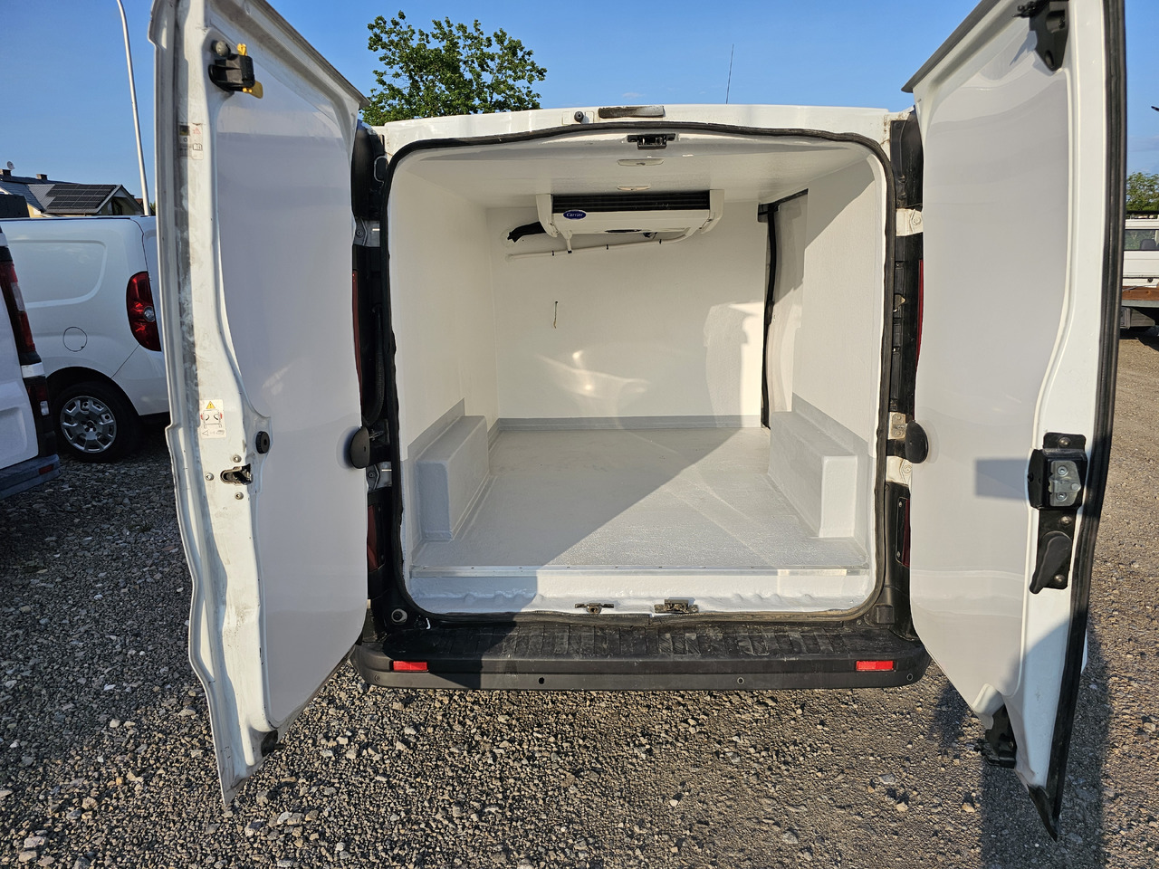 Opel VIVARO CHLODNIA CARRIER+230V CHLODZI GRZEJE KLIMA EURO6 - Carrinha frigorífica: foto 2 Opel VIVARO CHLODNIA CARRIER+230V CHLODZI GRZEJE KLIMA EURO6 - Carrinha frigorífica: foto 2