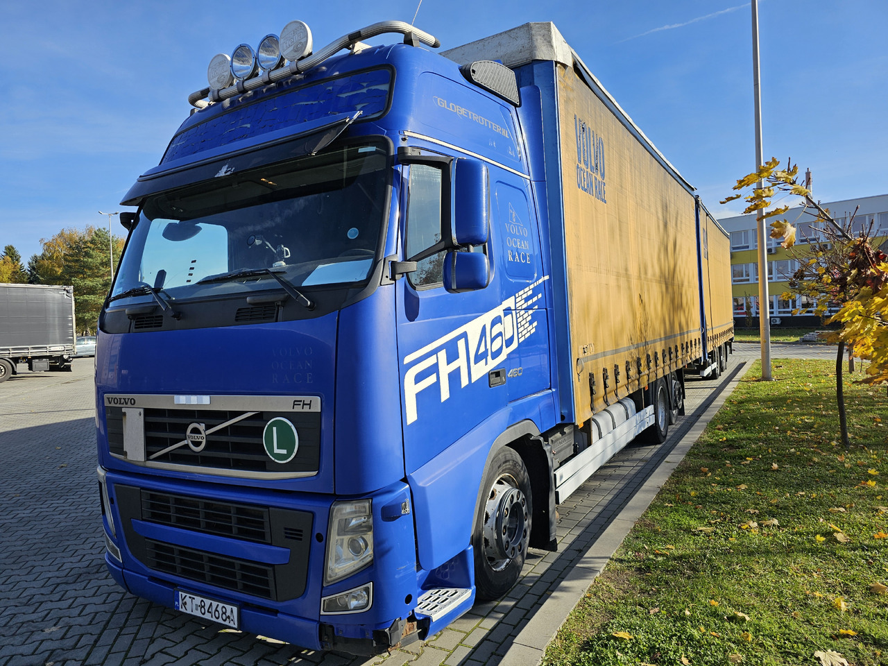 VOLVO FH460 ZESTAW TANDEM 120 M3 PRZEJAZDOWY + PRZYCZEPA FIRANKA SAF - Caminhão com lona: foto 3 VOLVO FH460 ZESTAW TANDEM 120 M3 PRZEJAZDOWY + PRZYCZEPA FIRANKA SAF - Caminhão com lona: foto 3