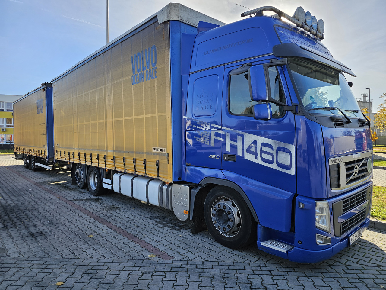 VOLVO FH460 ZESTAW TANDEM 120 M3 PRZEJAZDOWY + PRZYCZEPA FIRANKA SAF - Caminhão com lona: foto 1 VOLVO FH460 ZESTAW TANDEM 120 M3 PRZEJAZDOWY + PRZYCZEPA FIRANKA SAF - Caminhão com lona: foto 1