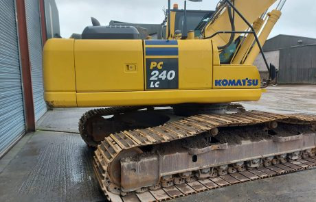 Escavadora de rastos KOMATSU PC240LC-8: foto 6