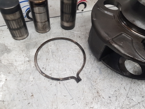 Claas Renault Ares 600 Ser Rx, Rz, Atz 696 Rear Axle Planet Carrier 6005019446 - Eixo traseiro de Trator: foto 3 Claas Renault Ares 600 Ser Rx, Rz, Atz 696 Rear Axle Planet Carrier 6005019446 - Eixo traseiro de Trator: foto 3