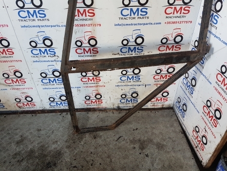 David Brown Case 1490, 1494, 1390, 1394 Cab Door Frame Left K303283 - Porta e peças de Trator: foto 2 David Brown Case 1490, 1494, 1390, 1394 Cab Door Frame Left K303283 - Porta e peças de Trator: foto 2
