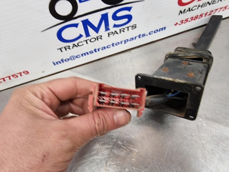 Fiat 140-90, 130-90, 180-90, 160-90, 115-90, 8630, 8830 Indicator Switch 5143663 - Sistema elétrico: foto 3 Fiat 140-90, 130-90, 180-90, 160-90, 115-90, 8630, 8830 Indicator Switch 5143663 - Sistema elétrico: foto 3