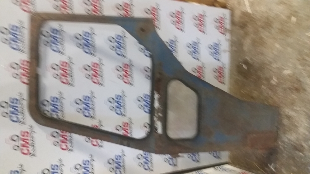 Ford 3120, 4000, 4600, 5600 Cab Door Left 81834250 - Porta e peças de Trator: foto 1 Ford 3120, 4000, 4600, 5600 Cab Door Left 81834250 - Porta e peças de Trator: foto 1