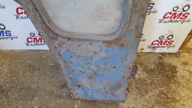 Ford 3600 Ford Cab Door Right. Please Check By Photos. - Porta e peças de Trator: foto 2 Ford 3600 Ford Cab Door Right. Please Check By Photos. - Porta e peças de Trator: foto 2