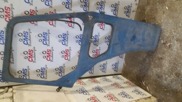 Ford 4000, 4100, 5600 4 Cab Door Right 81834249 - Porta e peças de Trator: foto 1 Ford 4000, 4100, 5600 4 Cab Door Right 81834249 - Porta e peças de Trator: foto 1