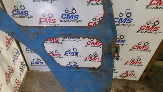 Ford 4000, 4600, 5600 2 Cab Door Right 81834249 - Porta e peças de Trator: foto 3 Ford 4000, 4600, 5600 2 Cab Door Right 81834249 - Porta e peças de Trator: foto 3