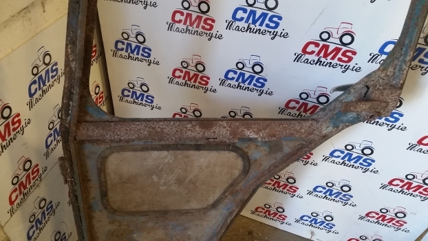 Porta e peças de Trator Ford 4000, 4600, 5600 8 Cab Door Right 81834249: foto 8