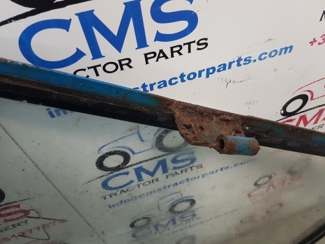 Ford 4110, 5610, 6410, 6610 Lp Cab Door Right 83931994, 83957672 - Porta e peças de Trator: foto 2 Ford 4110, 5610, 6410, 6610 Lp Cab Door Right 83931994, 83957672 - Porta e peças de Trator: foto 2