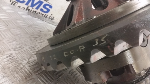 Ford 5000 Rear Bevel Gear (37:6) 81824192 And Differential C7nn4206a, 81816247 - Diferencial de Trator: foto 2 Ford 5000 Rear Bevel Gear (37:6) 81824192 And Differential C7nn4206a, 81816247 - Diferencial de Trator: foto 2