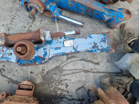 Ford 5030, 4830, 4130, Case Cx100 Front Axle Housing Beam 18980, Car128905 - Eixo dianteiro: foto 2 Ford 5030, 4830, 4130, Case Cx100 Front Axle Housing Beam 18980, Car128905 - Eixo dianteiro: foto 2