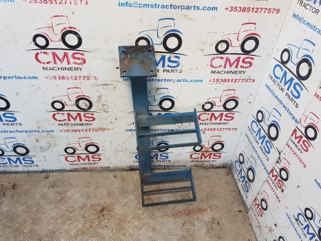 Ford 5110, 5610, 6610, 7610 Ap Cab Foot Step Rhs 83955307 - Estribo: foto 1 Ford 5110, 5610, 6610, 7610 Ap Cab Foot Step Rhs 83955307 - Estribo: foto 1