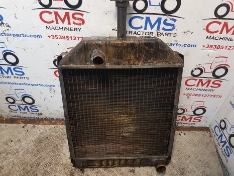 Ford 550, 655, 655a, 555a Radiator E0nn8005ea15l, 83925456 - Radiador de Retroescavadeira: foto 2 Ford 550, 655, 655a, 555a Radiator E0nn8005ea15l, 83925456 - Radiador de Retroescavadeira: foto 2