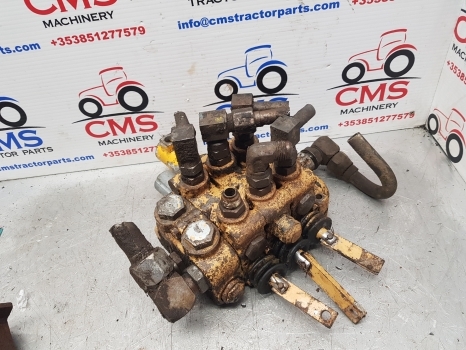 Ford 655, 655a, 550, 555, 555a Digger Loader Control Hydraulic Valve Complete - Válvula hidráulica de Retroescavadeira: foto 1 Ford 655, 655a, 550, 555, 555a Digger Loader Control Hydraulic Valve Complete - Válvula hidráulica de Retroescavadeira: foto 1
