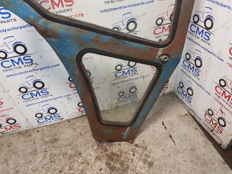 Ford 7600, 7710, 6600 Tw10, Tw20 Q Cab Door Right Assembly Rusty D8nn9420124bc - Porta e peças de Trator: foto 2 Ford 7600, 7710, 6600 Tw10, Tw20 Q Cab Door Right Assembly Rusty D8nn9420124bc - Porta e peças de Trator: foto 2