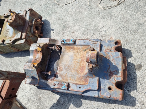 Ford 8240, 7740, 40 Series, Front Axle Support 82004900, 82002097 - Eixo dianteiro: foto 2 Ford 8240, 7740, 40 Series, Front Axle Support 82004900, 82002097 - Eixo dianteiro: foto 2