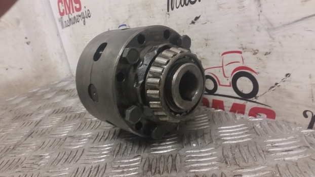 Ford 8340, 10, 40, Lb, Tlb Front Axle Differential Box Assy 9968055, 85827068 - Diferencial de Trator: foto 2 Ford 8340, 10, 40, Lb, Tlb Front Axle Differential Box Assy 9968055, 85827068 - Diferencial de Trator: foto 2