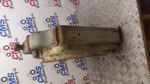 Ford Engine Water Cooling Radiator With Cowling - Radiador de Trator: foto 2 Ford Engine Water Cooling Radiator With Cowling - Radiador de Trator: foto 2