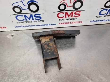 Ford New Holland 40, Ts Series Ts110, 8340 Foot Step Rhs Bracket 82007892 - Estribo: foto 1 Ford New Holland 40, Ts Series Ts110, 8340 Foot Step Rhs Bracket 82007892 - Estribo: foto 1