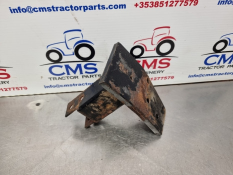 Ford New Holland 40, Ts Series Ts110, 8340 Foot Step Rhs Bracket 82007892 - Estribo: foto 2 Ford New Holland 40, Ts Series Ts110, 8340 Foot Step Rhs Bracket 82007892 - Estribo: foto 2