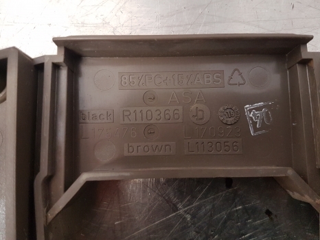 John Deere 6115m, 7330, 7520, 6195m Instrument Panel Bracket R110366, L175476 - Painel de instrumentos de Trator: foto 3 John Deere 6115m, 7330, 7520, 6195m Instrument Panel Bracket R110366, L175476 - Painel de instrumentos de Trator: foto 3