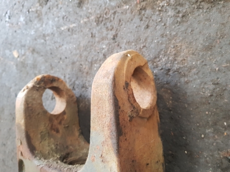 Landini Blizzard Massey Ferguson Front Axle Ng200cd Beam 3426701m95, 3426704r5 - Eixo e peças de Trator: foto 3 Landini Blizzard Massey Ferguson Front Axle Ng200cd Beam 3426701m95, 3426704r5 - Eixo e peças de Trator: foto 3
