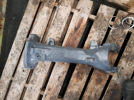 Massey Ferguson 5612, 5713 Front Axle Casting Rhs 730.01.114.65, 7300181405 - Eixo dianteiro de Trator: foto 2 Massey Ferguson 5612, 5713 Front Axle Casting Rhs 730.01.114.65, 7300181405 - Eixo dianteiro de Trator: foto 2