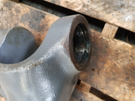 Massey Ferguson 5612, 5713 Front Axle Casting Rhs 730.01.114.65, 7300181405 - Eixo dianteiro de Trator: foto 4 Massey Ferguson 5612, 5713 Front Axle Casting Rhs 730.01.114.65, 7300181405 - Eixo dianteiro de Trator: foto 4
