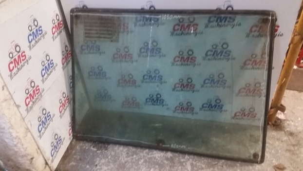Massey Ferguson 690 Cab Frong Glass Windscreen Tg1246 - Pára-brisa de Trator: foto 1 Massey Ferguson 690 Cab Frong Glass Windscreen Tg1246 - Pára-brisa de Trator: foto 1