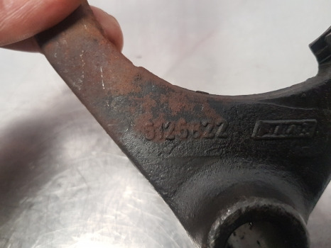 New Holland Fiat Ford 70-90, 30,35 L95, 60-66, 55-66 Transmission Fork 5129822 - Transmissão: foto 4 New Holland Fiat Ford 70-90, 30,35 L95, 60-66, 55-66 Transmission Fork 5129822 - Transmissão: foto 4