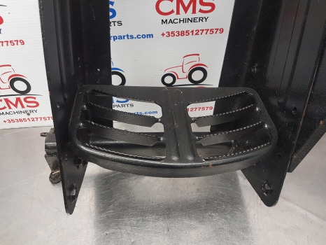 New Holland T5.100, 110, 120 Foot Step Rhs Complete 47876949 - Estribo: foto 4 New Holland T5.100, 110, 120 Foot Step Rhs Complete 47876949 - Estribo: foto 4