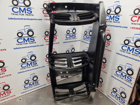 New Holland T6.145, T6, Case Maxxum, Cab Footstep, Step Lhs 47996639 - Estribo: foto 1 New Holland T6.145, T6, Case Maxxum, Cab Footstep, Step Lhs 47996639 - Estribo: foto 1