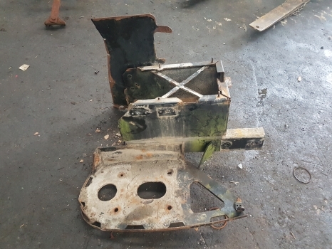 New Holland T7.200, T7.170, T7.185 Battery Box 84402058, 84402062 - Bateria automotiva de Trator: foto 1 New Holland T7.200, T7.170, T7.185 Battery Box 84402058, 84402062 - Bateria automotiva de Trator: foto 1