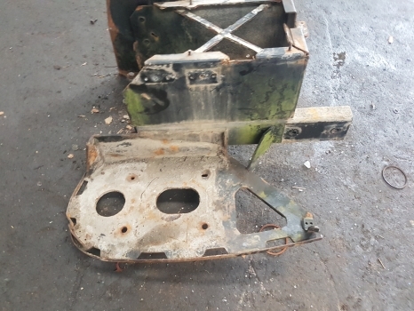 New Holland T7.200, T7.170, T7.185 Battery Box 84402058, 84402062 - Bateria automotiva de Trator: foto 2 New Holland T7.200, T7.170, T7.185 Battery Box 84402058, 84402062 - Bateria automotiva de Trator: foto 2