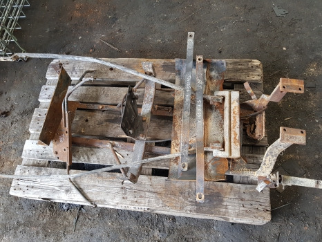 Carroceria e exterior New Holland Tm120, Tm130, Tm40, Tm155 Hood Bonnet Bracket Kit 82029325: foto 8