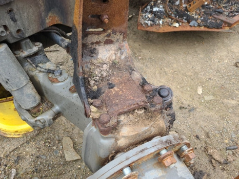 Valtra T174ea Front Mudguard Bracket Kit Acv0179820, Acv0179810, Acv0217600 - Carroceria e exterior de Máquina agrícola: foto 2 Valtra T174ea Front Mudguard Bracket Kit Acv0179820, Acv0179810, Acv0217600 - Carroceria e exterior de Máquina agrícola: foto 2