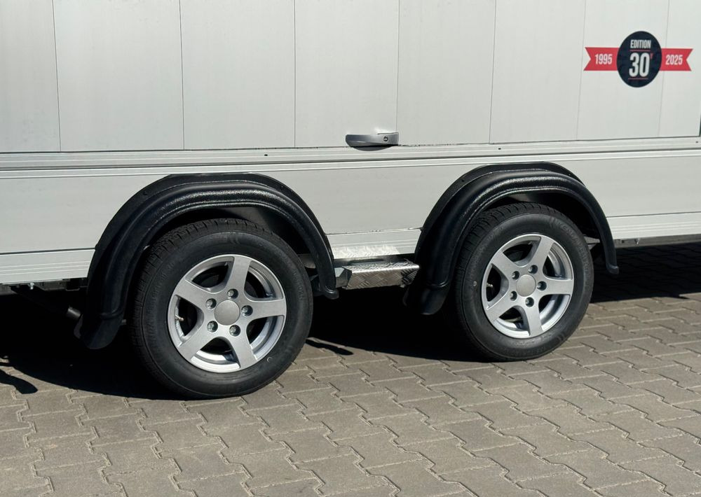 Reboque transporte de veículos nuevo DEBON Debon C2000 - zamknięta przyczepa do przewozu aut, 550 x 215 cm, 3500kg, felgi ALU, wciągarka elektryczna: foto 8