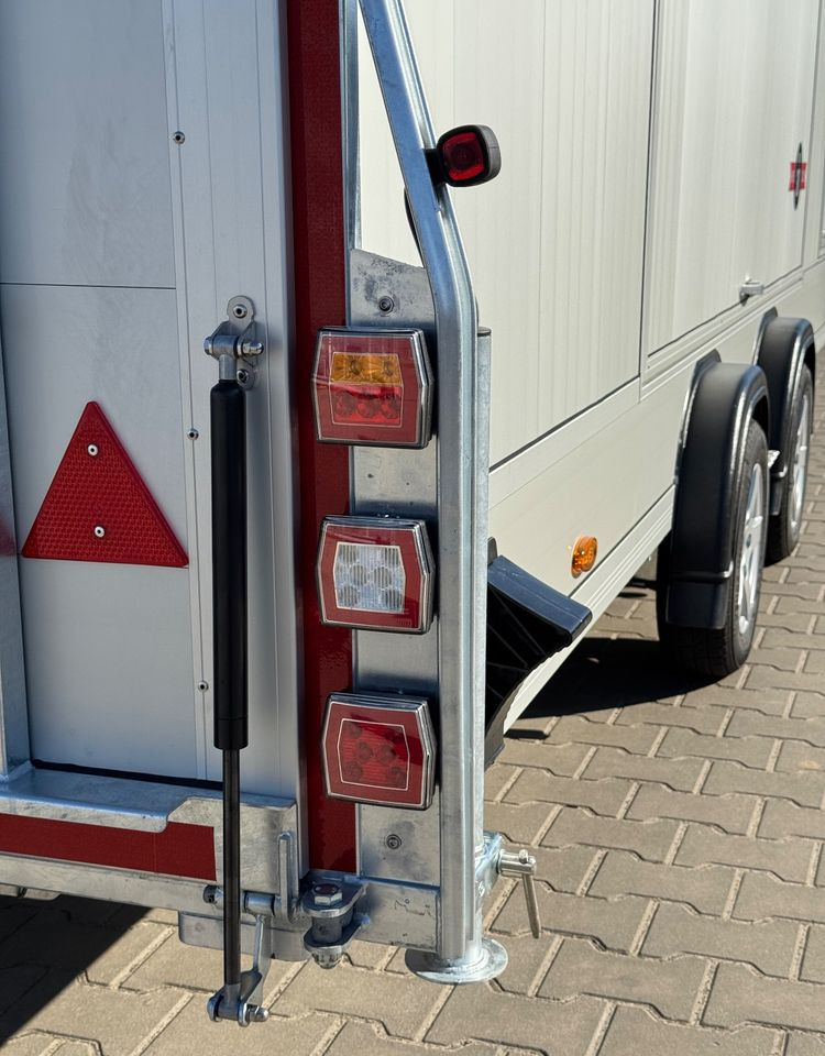 Reboque transporte de veículos nuevo DEBON Debon C2000 - zamknięta przyczepa do przewozu aut, 550 x 215 cm, 3500kg, felgi ALU, wciągarka elektryczna: foto 5