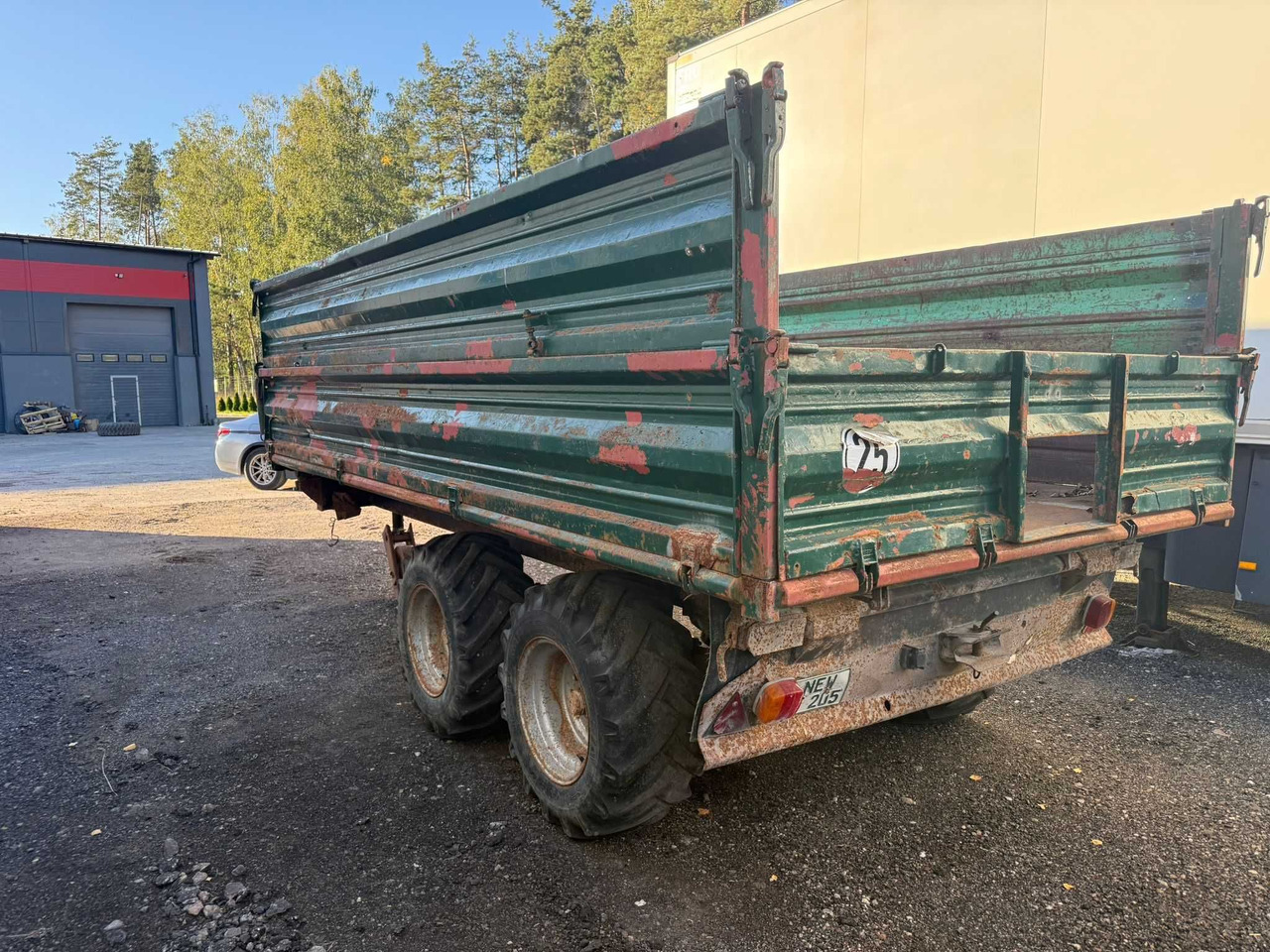 Przyczepa tandem wywrotka 3-stronna ,resory , Reisch , DMC 8 t.,1999 r - Reboque agrícola: foto 3 Przyczepa tandem wywrotka 3-stronna ,resory , Reisch , DMC 8 t.,1999 r - Reboque agrícola: foto 3