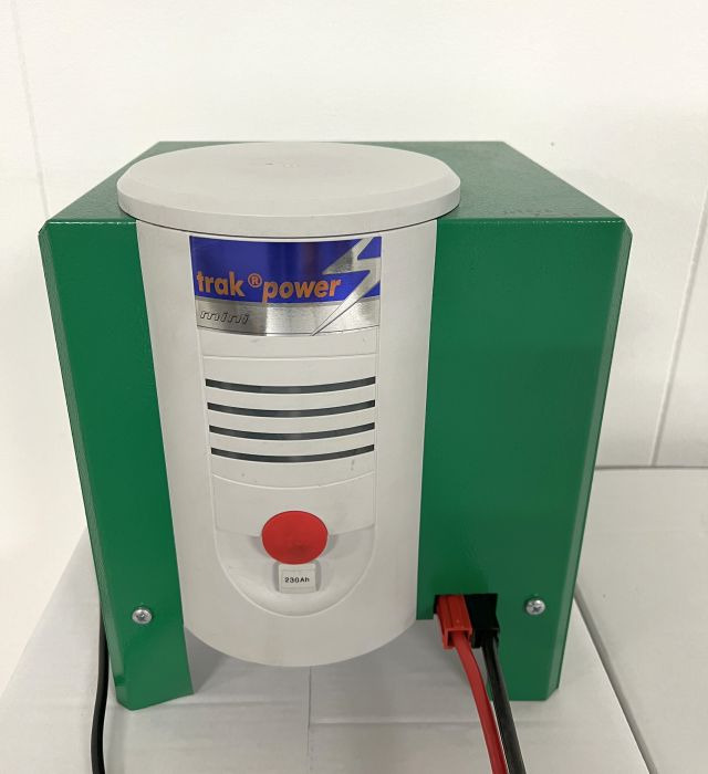 Hoppecke 8790202 | Trak mini 24V30A 230v Year 2016 sn. 45020829 80A Rema battery Trak mini 24V30A 230v Year 2016 sn. 45020829 80A Rema battery connector - Bateria automotiva de Equipamento de movimentação: foto 1 Hoppecke 8790202 | Trak mini 24V30A 230v Year 2016 sn. 45020829 80A Rema battery Trak mini 24V30A 230v Year 2016 sn. 45020829 80A Rema battery connector - Bateria automotiva de Equipamento de movimentação: foto 1