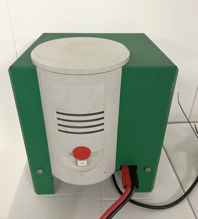 Hoppecke unknown | Trak mini 24V30A 230v Year unknown 80A Rema battery connecto Trak mini 24V30A 230v Year unknown 80A Rema battery connector - Bateria automotiva de Equipamento de movimentação: foto 1 Hoppecke unknown | Trak mini 24V30A 230v Year unknown 80A Rema battery connecto Trak mini 24V30A 230v Year unknown 80A Rema battery connector - Bateria automotiva de Equipamento de movimentação: foto 1