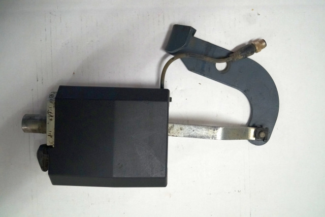 Jungheinrich 50462520 | Battery trolley lock for ETV from year 2006 including SW Battery trolley lock for ETV from year 2006 including SWITCH INDUCT. APPROXIMATION 50462522 - Estrutura/ Châssis de Equipamento de movimentação: foto 1 Jungheinrich 50462520 | Battery trolley lock for ETV from year 2006 including SW Battery trolley lock for ETV from year 2006 including SWITCH INDUCT. APPROXIMATION 50462522 - Estrutura/ Châssis de Equipamento de movimentação: foto 1