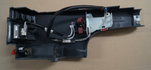 Jungheinrich 51046926 | right dashboard panel including contact key and battery/ right dashboard panel including contact key and battery/hour indicator - Estrutura/ Châssis de Equipamento de movimentação: foto 3 Jungheinrich 51046926 | right dashboard panel including contact key and battery/ right dashboard panel including contact key and battery/hour indicator - Estrutura/ Châssis de Equipamento de movimentação: foto 3
