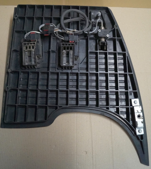 Jungheinrich 51189782 | Vloerplaat Floorplate ETV from Year 2011 Driving pedal 5 Vloerplaat Floorplate ETV from Year 2011 Driving pedal 51443197 Brake pedal 51198398 Kill switch 51188550 kabel 51178968 - Estrutura/ Châssis de Equipamento de movimentação: foto 2 Jungheinrich 51189782 | Vloerplaat Floorplate ETV from Year 2011 Driving pedal 5 Vloerplaat Floorplate ETV from Year 2011 Driving pedal 51443197 Brake pedal 51198398 Kill switch 51188550 kabel 51178968 - Estrutura/ Châssis de Equipamento de movimentação: foto 2